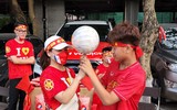 CĐV ngập trong sắc đỏ đổ về sân Việt Trì 'tiếp lửa' U23 Việt Nam