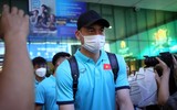 Quang Hải, Hoàng Đức... được fan nữ 'bủa vây' khi đến TP.HCM