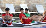 Các tuyển thủ U23 Việt Nam đẹp như 'nam thần' ở bể bơi