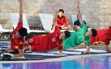 Các tuyển thủ U23 Việt Nam đẹp như 'nam thần' ở bể bơi