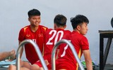 Các tuyển thủ U23 Việt Nam đẹp như 'nam thần' ở bể bơi