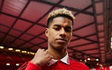 Ronaldo quảng bá áo đấu mới MU giữa tin đồn sang Chelsea
