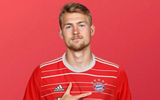 De Ligt tình tứ bên bạn gái bằng tuổi khi ra mắt Bayern