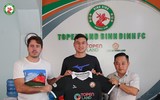 Đặng Văn Lâm đi cùng bạn gái ra mắt CLB Bình Định