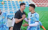 Đặng Văn Lâm đi cùng bạn gái ra mắt CLB Bình Định