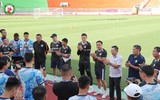 Đặng Văn Lâm đi cùng bạn gái ra mắt CLB Bình Định