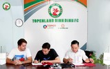 Đặng Văn Lâm đi cùng bạn gái ra mắt CLB Bình Định