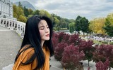 Quang Hải hành động đẹp với bạn gái trên khán đài