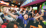 Người Nhật đổ ra đường ăn mừng kỳ tích World Cup 2022