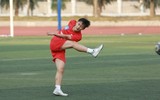 Cô giáo trẻ bật khóc khi chứng kiến các học trò dừng bước
