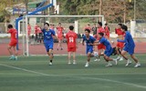 Cô giáo trẻ bật khóc khi chứng kiến các học trò dừng bước