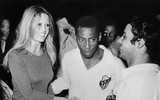 Sự nghiệp lẫy lừng của 'Vua bóng đá' Pele qua ảnh