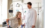 Nhan sắc nữ cầu thủ quyến rũ nhất thế giới vừa dính chấn thương nặng