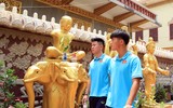 U22 Việt Nam cầu an trong ngôi chùa nổi tiếng ở Phnom Penh