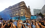 Toàn cảnh lễ diễu hành mừng cú ăn ba hoành tráng của Man City
