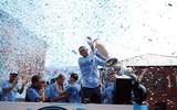 Toàn cảnh lễ diễu hành mừng cú ăn ba hoành tráng của Man City