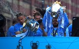 Toàn cảnh lễ diễu hành mừng cú ăn ba hoành tráng của Man City