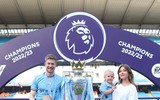 De Bruyne 'diễn cảnh nóng' với vợ xinh trên biển