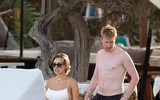 De Bruyne 'diễn cảnh nóng' với vợ xinh trên biển