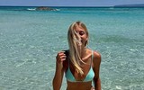 Vợ Courtois nghiện mặc bikini nhỏ xíu khoe dáng ngọc