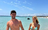 Vợ Courtois nghiện mặc bikini nhỏ xíu khoe dáng ngọc