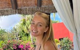Vợ Courtois nghiện mặc bikini nhỏ xíu khoe dáng ngọc