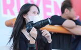 Những cổ động viên xinh đẹp trên khán đài sân Tây Hồ