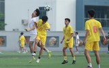 Chùm ảnh loạt trận 8h30 sáng 12-11