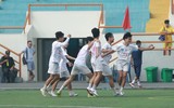 Chùm ảnh loạt trận 8h30 sáng 12-11