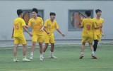 Chùm ảnh loạt trận 8h30 sáng 12-11