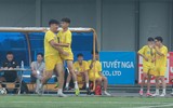 Chùm ảnh loạt trận 8h30 sáng 12-11