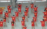 Cổ động viên THPT Lê Văn Thiêm 'phủ đỏ' khán đài sân Tây Hồ