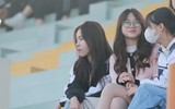 Những fan nữ 'đốn tim' khán giả ở vòng đấu bảng