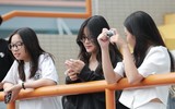 Những fan nữ 'đốn tim' khán giả ở vòng đấu bảng