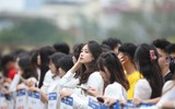 Những fan nữ 'đốn tim' khán giả ở vòng đấu bảng
