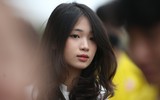 Những fan nữ 'đốn tim' khán giả ở vòng đấu bảng