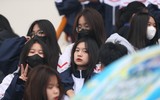 Những fan nữ 'đốn tim' khán giả ở vòng đấu bảng