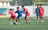 Đội nhì bảng Thực nghiệm gây sốc khi hạ đẹp THPT Nguyễn Huệ