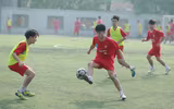 Tiền đạo về bắt gôn, THPT Xa La 'quật ngã' á quân Thạch Thất