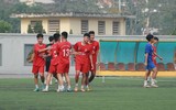 Đương kim vô địch giành vé tứ kết sau chiến thắng 4-0
