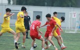Đương kim vô địch ngược dòng ngoạn mục vào bán kết