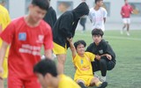 Đương kim vô địch ngược dòng ngoạn mục vào bán kết