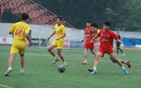 Đương kim vô địch ngược dòng ngoạn mục vào bán kết