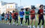Nguyễn Thị Oanh và dàn sao điền kinh căng mình luyện tập cho Tiền Phong Marathon 2024