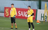 Hình ảnh HLV Kim Sang-sik lần đầu 'quần thảo' trên sân tập cùng tuyển Việt Nam