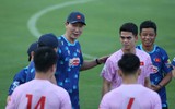 Hình ảnh HLV Kim Sang-sik lần đầu 'quần thảo' trên sân tập cùng tuyển Việt Nam