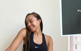 Ngắm cô giáo sexy dạy yoga cho các tuyển thủ Anh