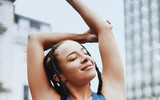 Ngắm cô giáo sexy dạy yoga cho các tuyển thủ Anh