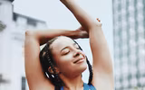 Ngắm cô giáo sexy dạy yoga cho các tuyển thủ Anh