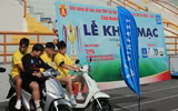 Cầu thủ bóng đá học sinh THPT Hà Nội thích thú trải nghiệm xe điện Vinfast
